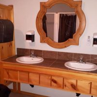 lodge-main-bathroom